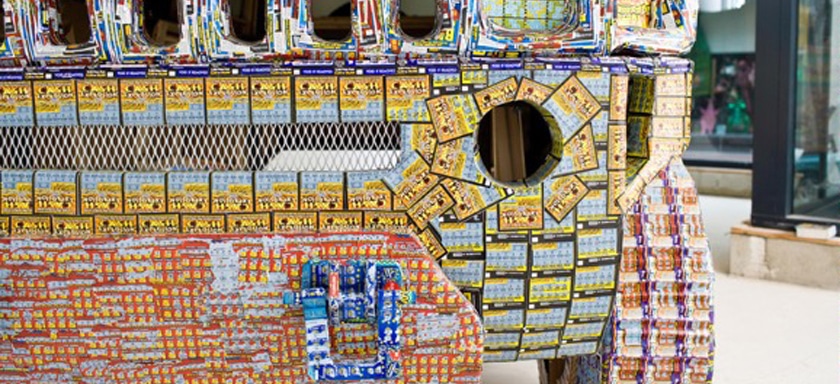 hummer fabriqué à l'aide de tickets perdants